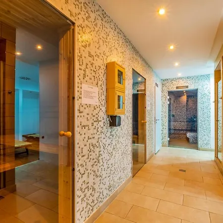 Myflat Club 218 Premium Wellness Апартаменты *